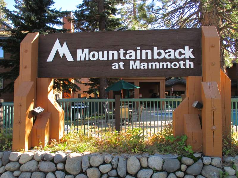 Mountainback Condominiums in Mammoth Lakes Photo of the entrance sign to Mountainback