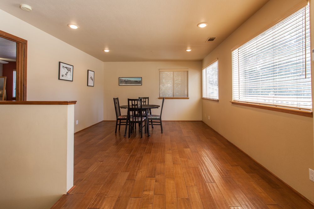 402 Pinecrest Avenue: Mammoth Lakes Real Estate 6 Dining Room