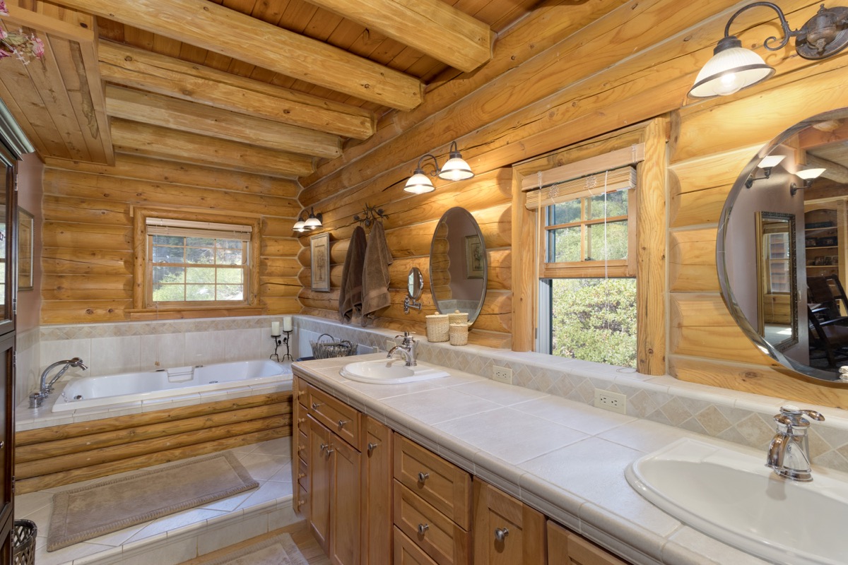 Log Homes in Mammoth Lakes 6 Bathroom 354 Tamarack