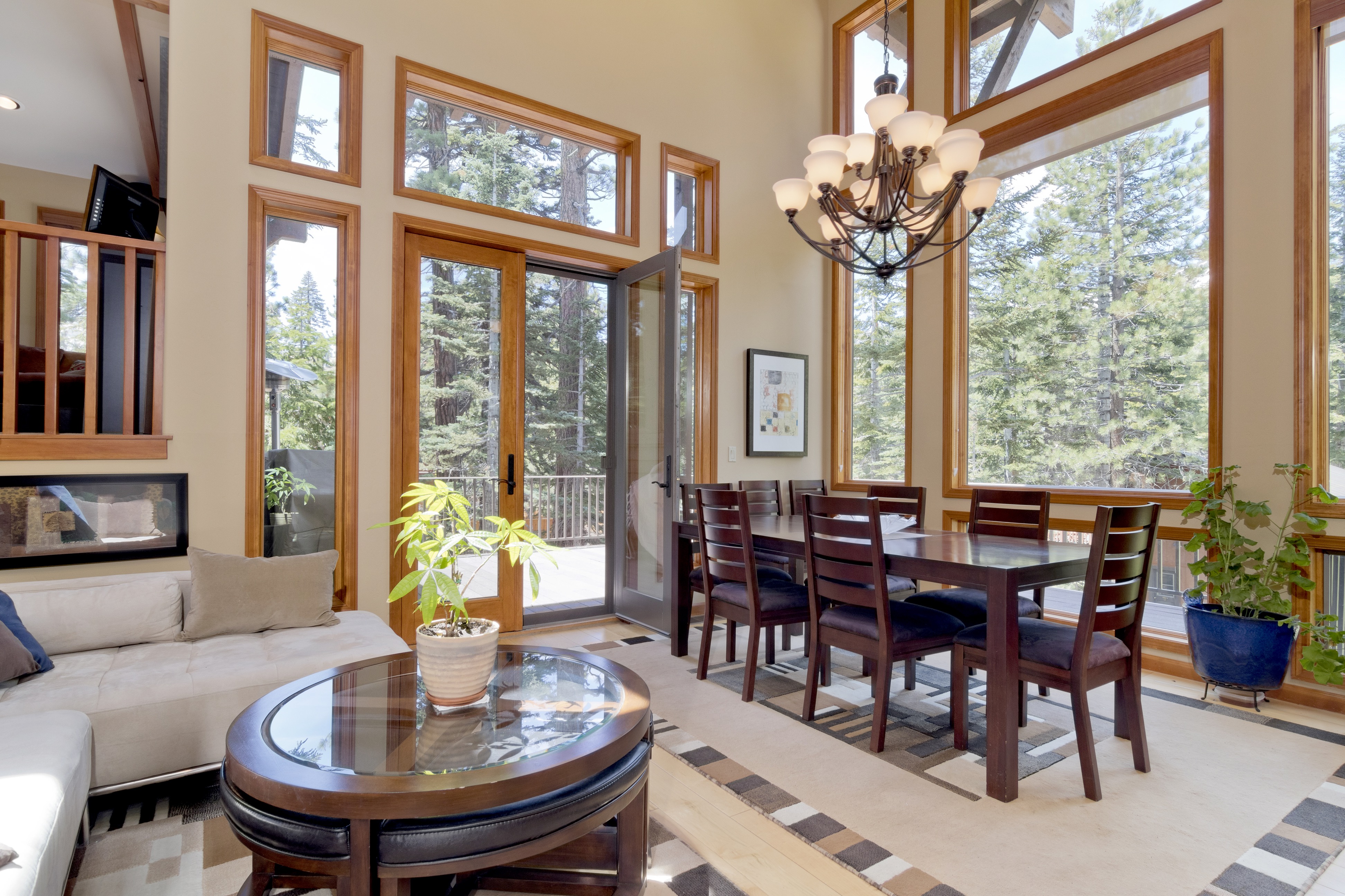 Dining Area 141 Silvertip