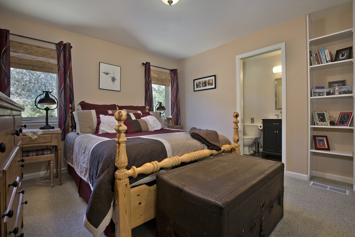 75 Larkspur bedroom