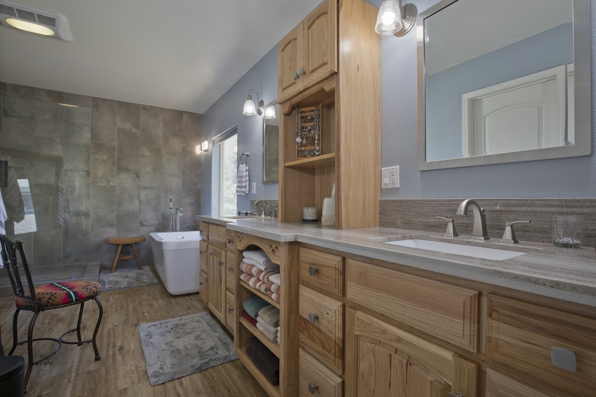 75 Larkspur Master Bathroom