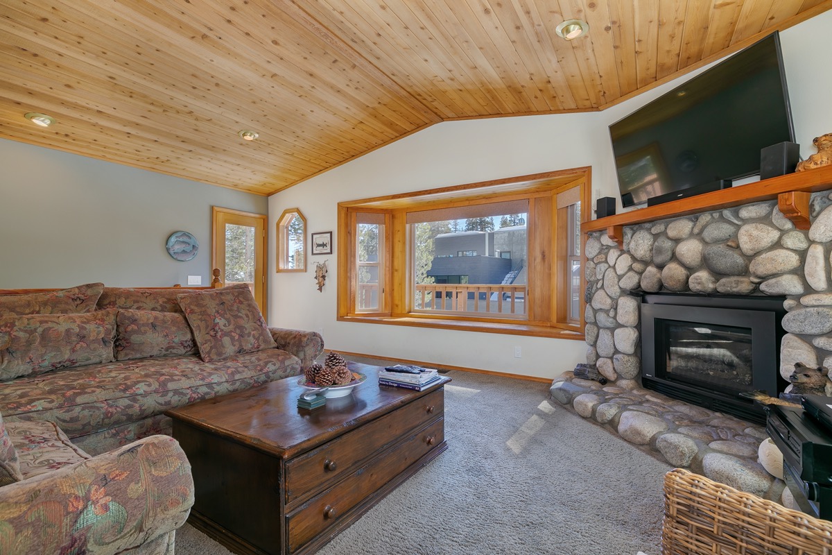 729 Canyon Blvd Near Ski Access