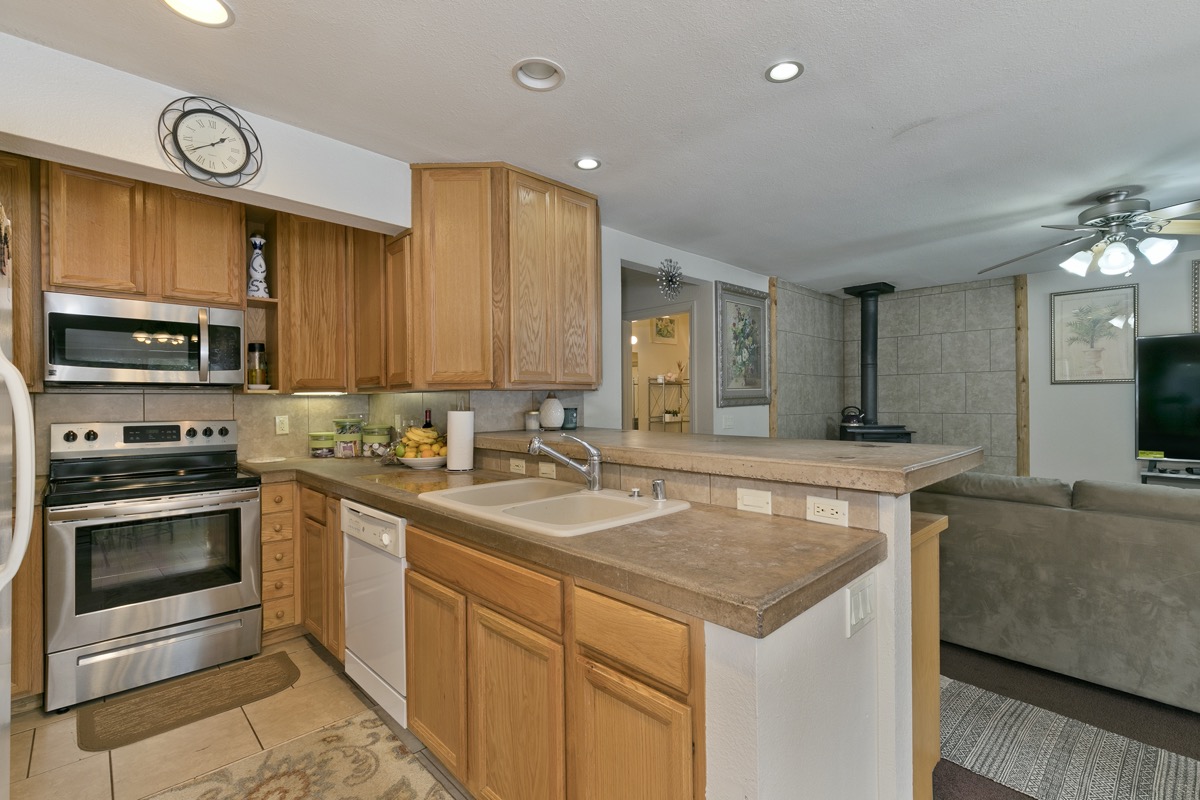 Kitchen 363 Manzanita