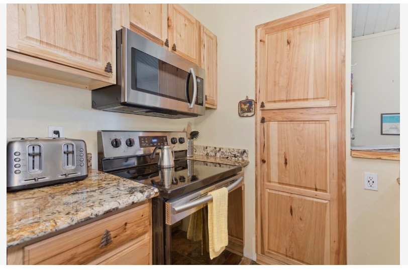 Market Report: February 2025 16 165 Old Mammoth Road 1